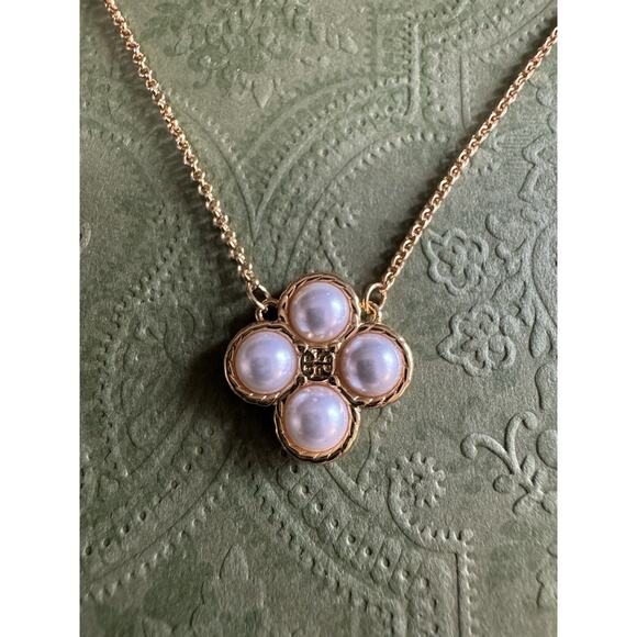 Tory Burch Pearl Clover Pendant Necklace NWT – Gold-Tone Chain with Logo Detail - Picture 4 of 6